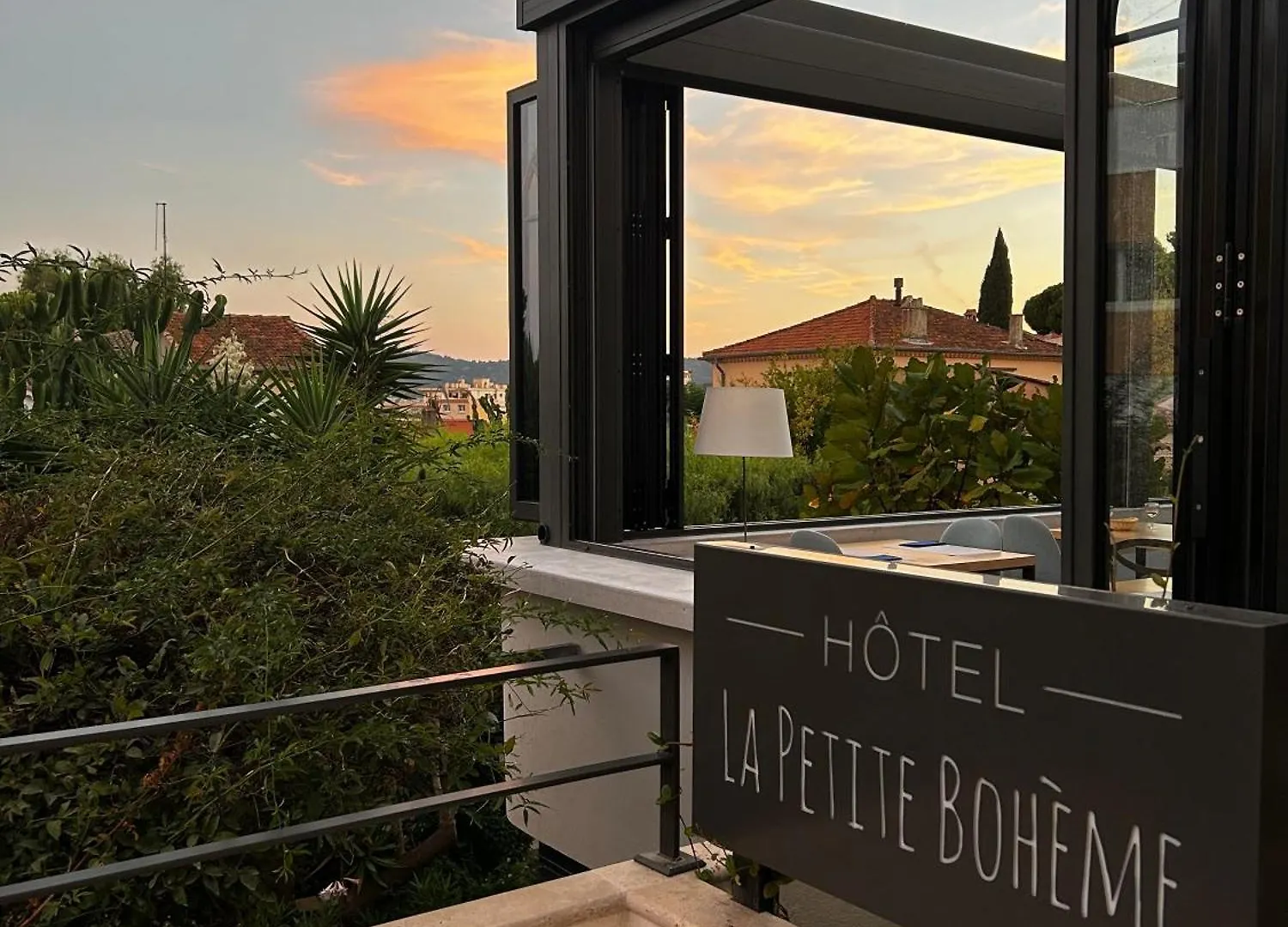 Hotel La Petite Boheme Le Lavandou 3*,