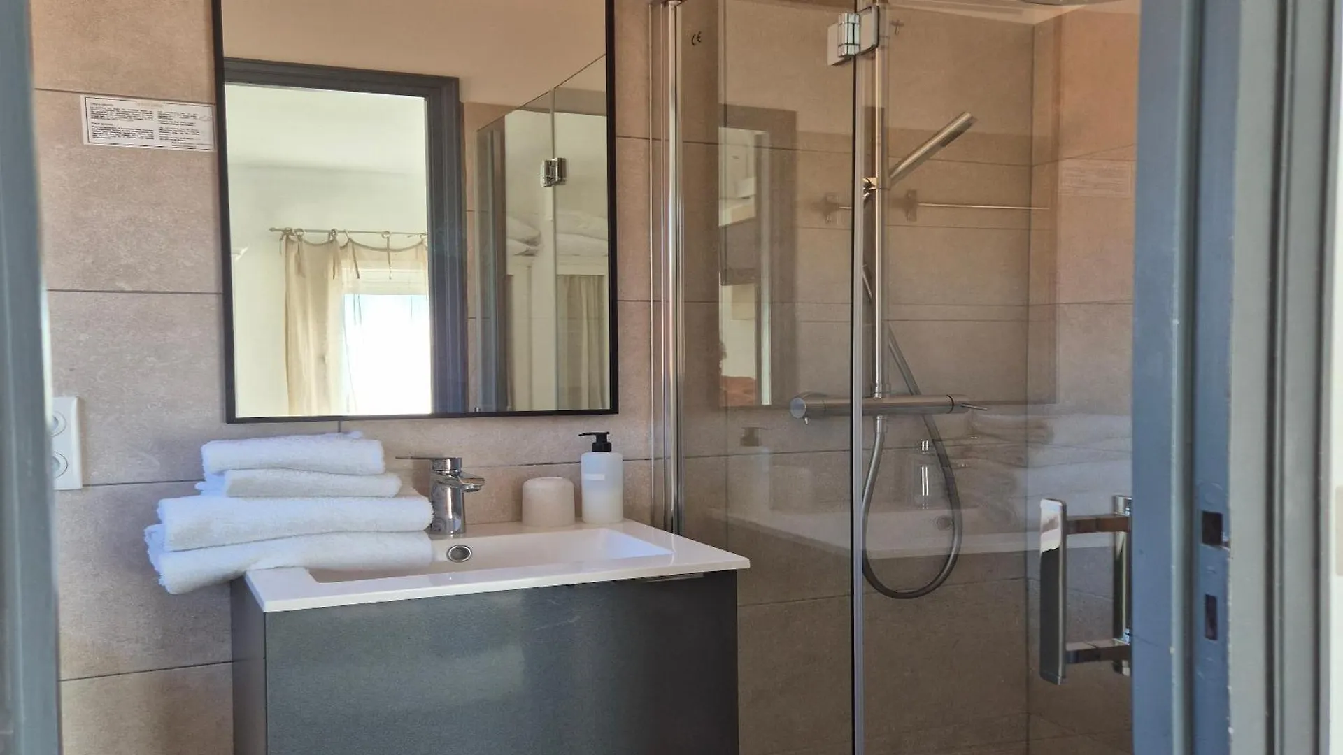 Hotel La Petite Boheme Le Lavandou 3*,