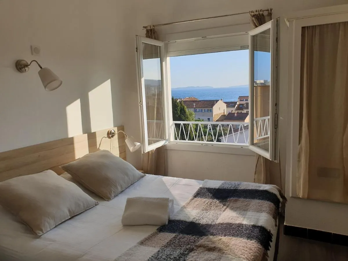 לה לבאנדו Hotel La Petite Boheme 3*, לה לבאנדו צרפת