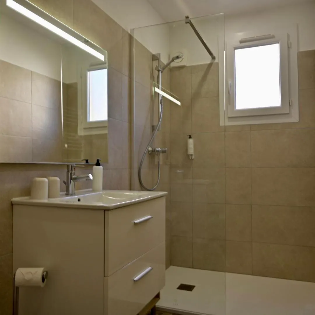 *** Hotel Hôtel La Petite Bohème Le Lavandou Francia