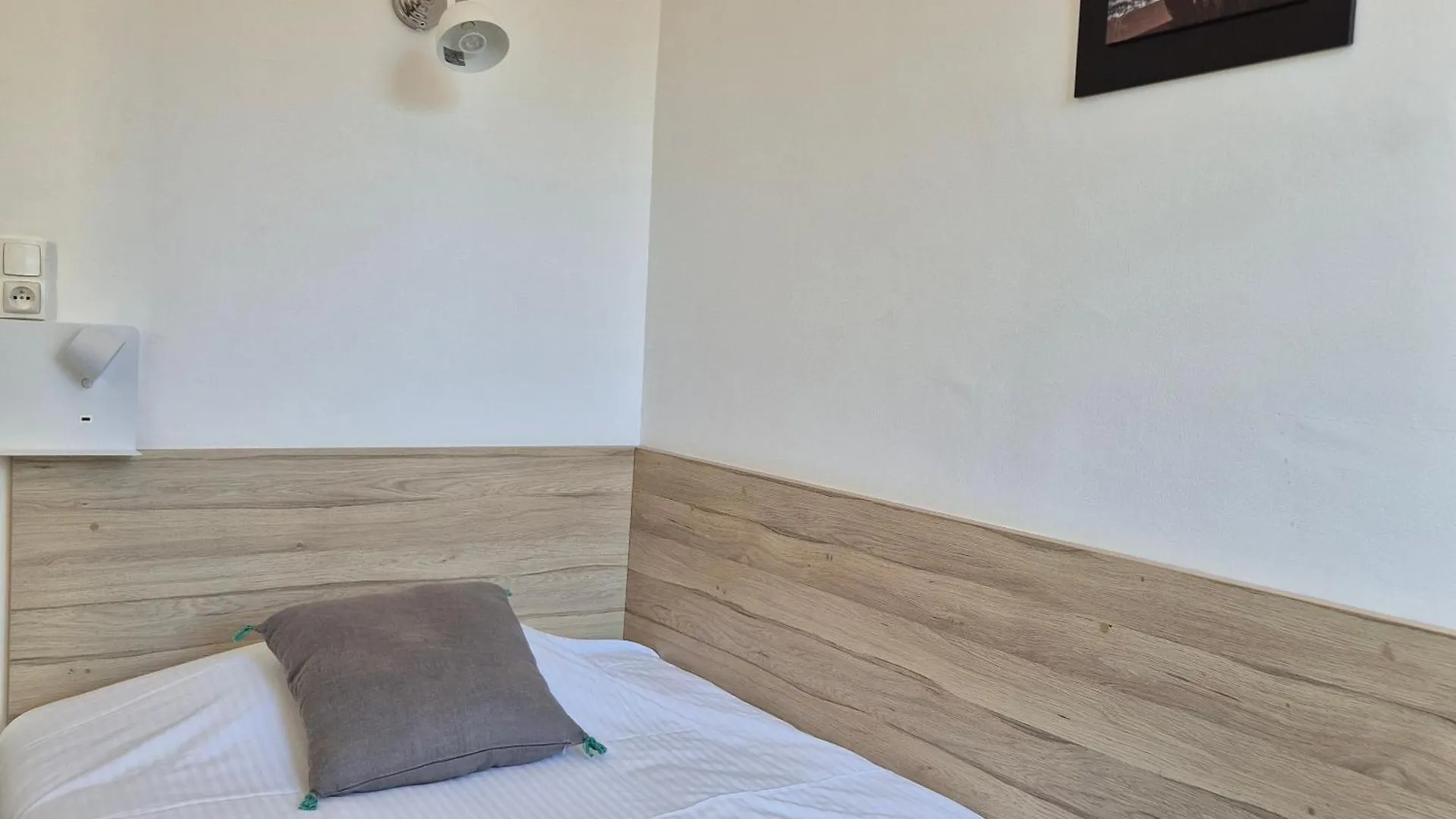 Hôtel La Petite Bohème Le Lavandou 3*,