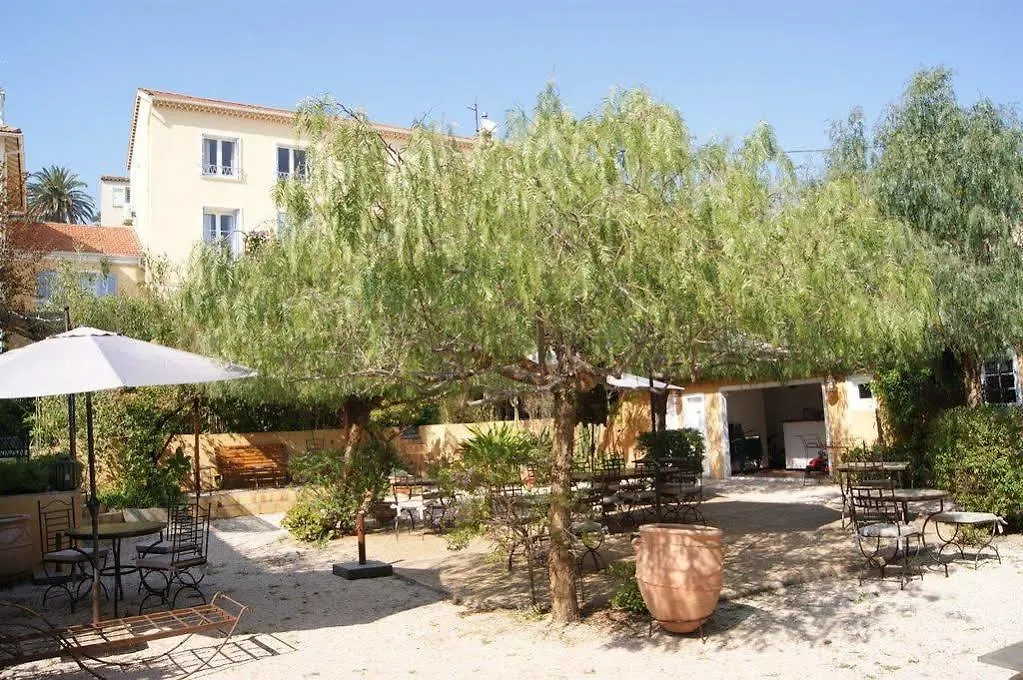 לה לבאנדו Hotel La Petite Boheme 3*, לה לבאנדו צרפת